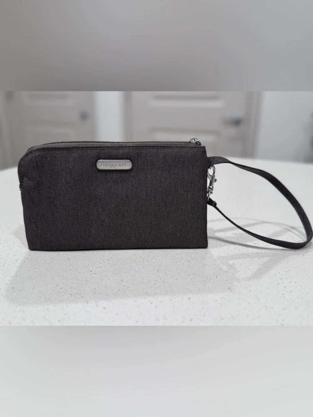 Baggallini RFID Blocking Wristlet Wallet Phone Case - Heathered Charcoal